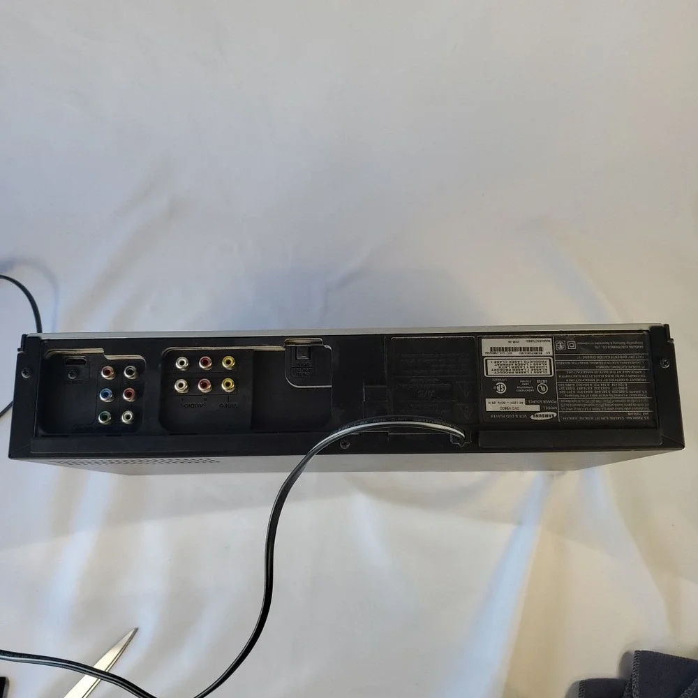 Samsung DVD-V9800 HDMI VCR/DVD Combo Player No Remote READ